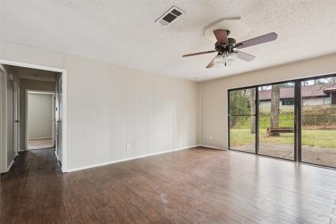 324 Olive Street Huntsville TX 77340