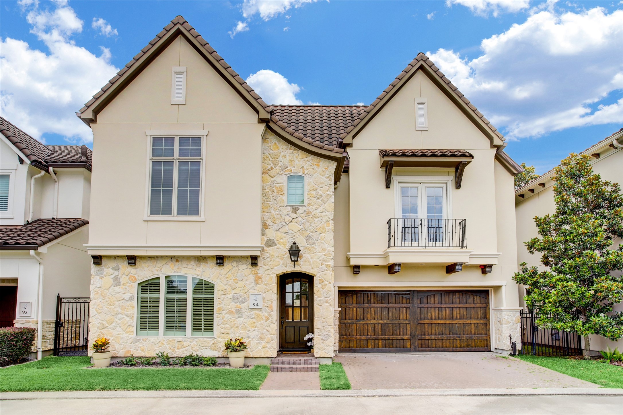 94 S Creekside Court Houston TX 77055