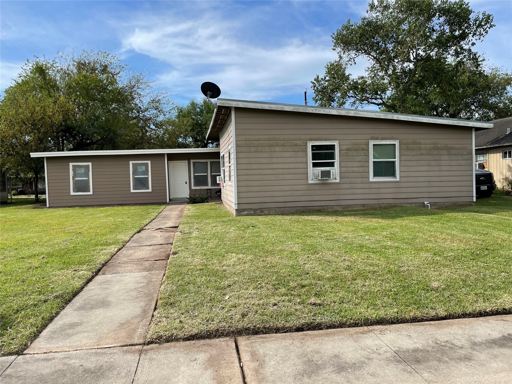 1737 W 8th Street Freeport TX 77541
