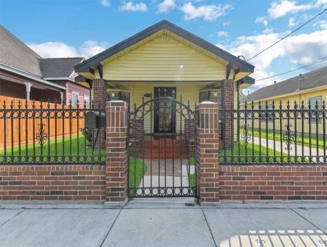 2114 Gentry Street Houston TX 77009