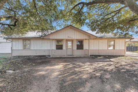 601 S Cochran Street Willis TX 77378