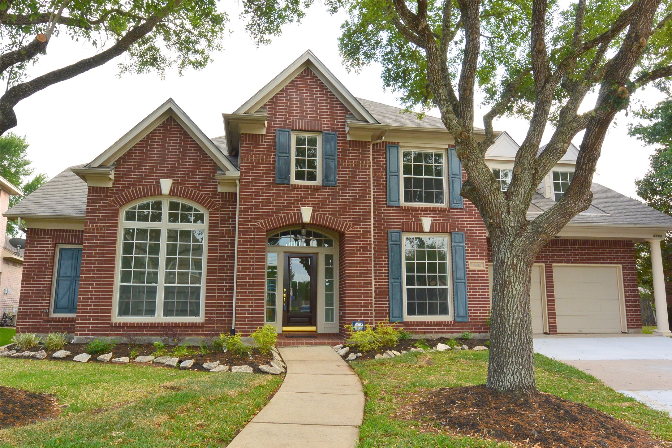 5902 Indian Hills Lane Sugar Land TX 77479
