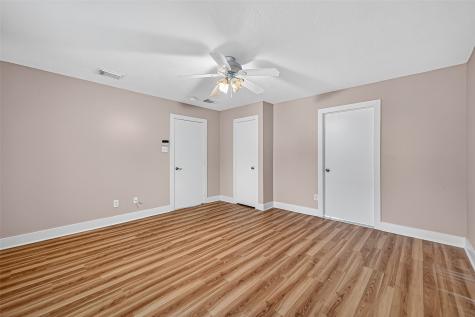 15859 E Park Court Houston TX 77082