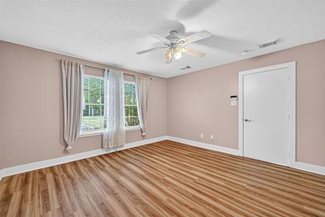 15859 E Park Court Houston TX 77082