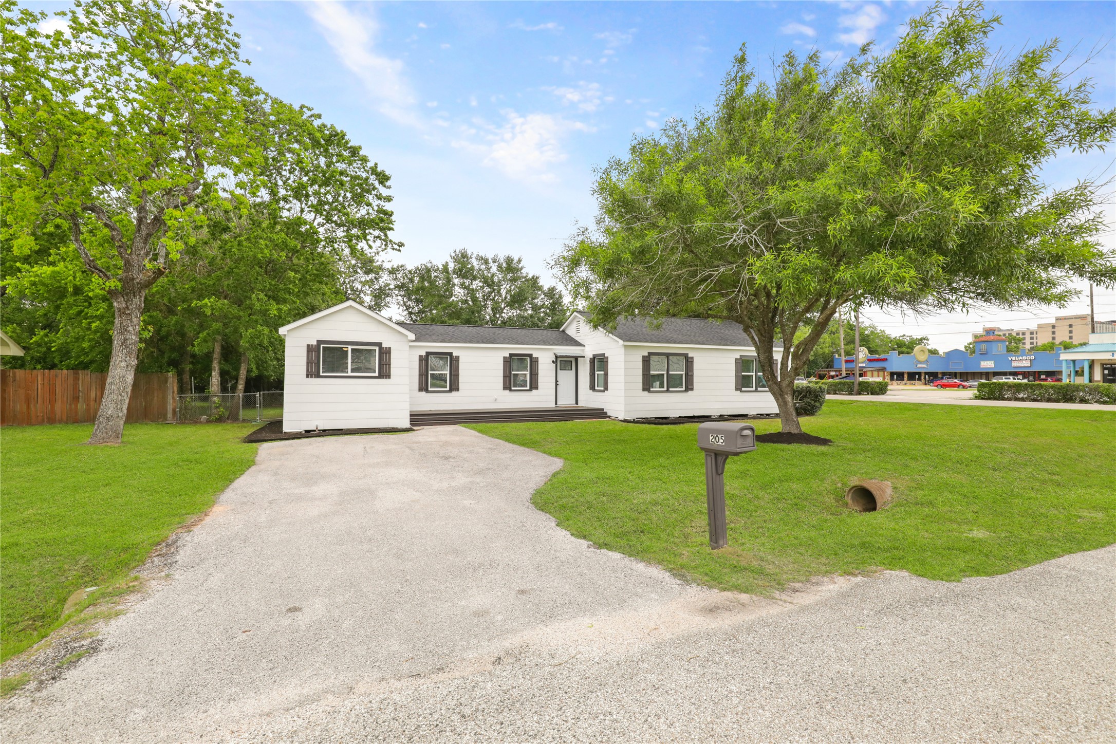 205 Raymond Street Tomball TX 77375