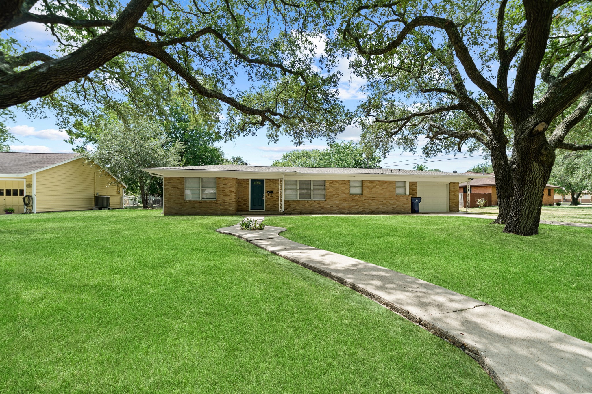 721 20th Avenue N Texas City TX 77590