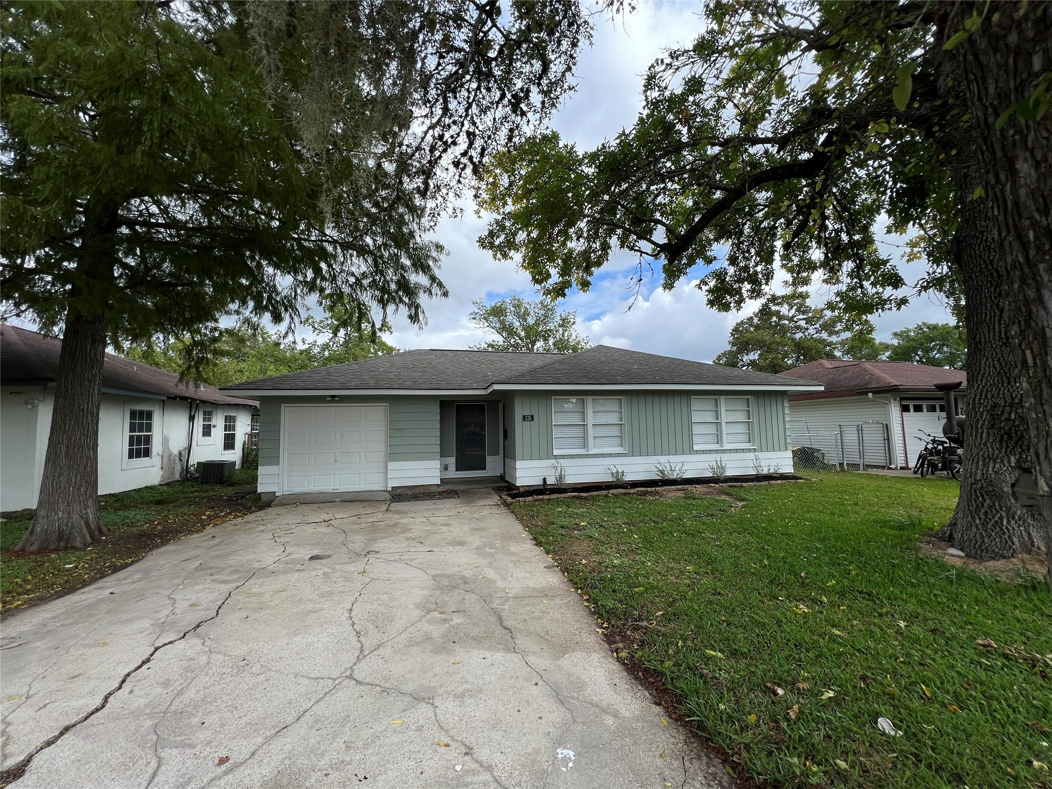 235 Acacia Street Lake Jackson TX 77566