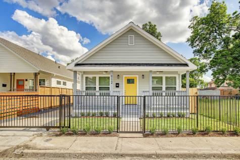 712 E 32nd 1/2 Street Houston TX 77022