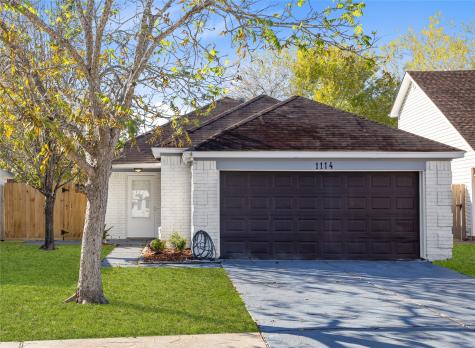 1114 Lochmoor Lane Pearland TX 77581