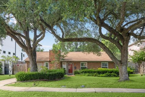 4512 Pine Street Bellaire TX 77401