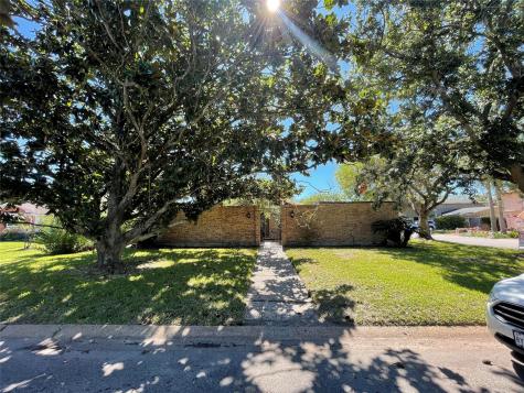 2626 Gerol Court Galveston TX 77551