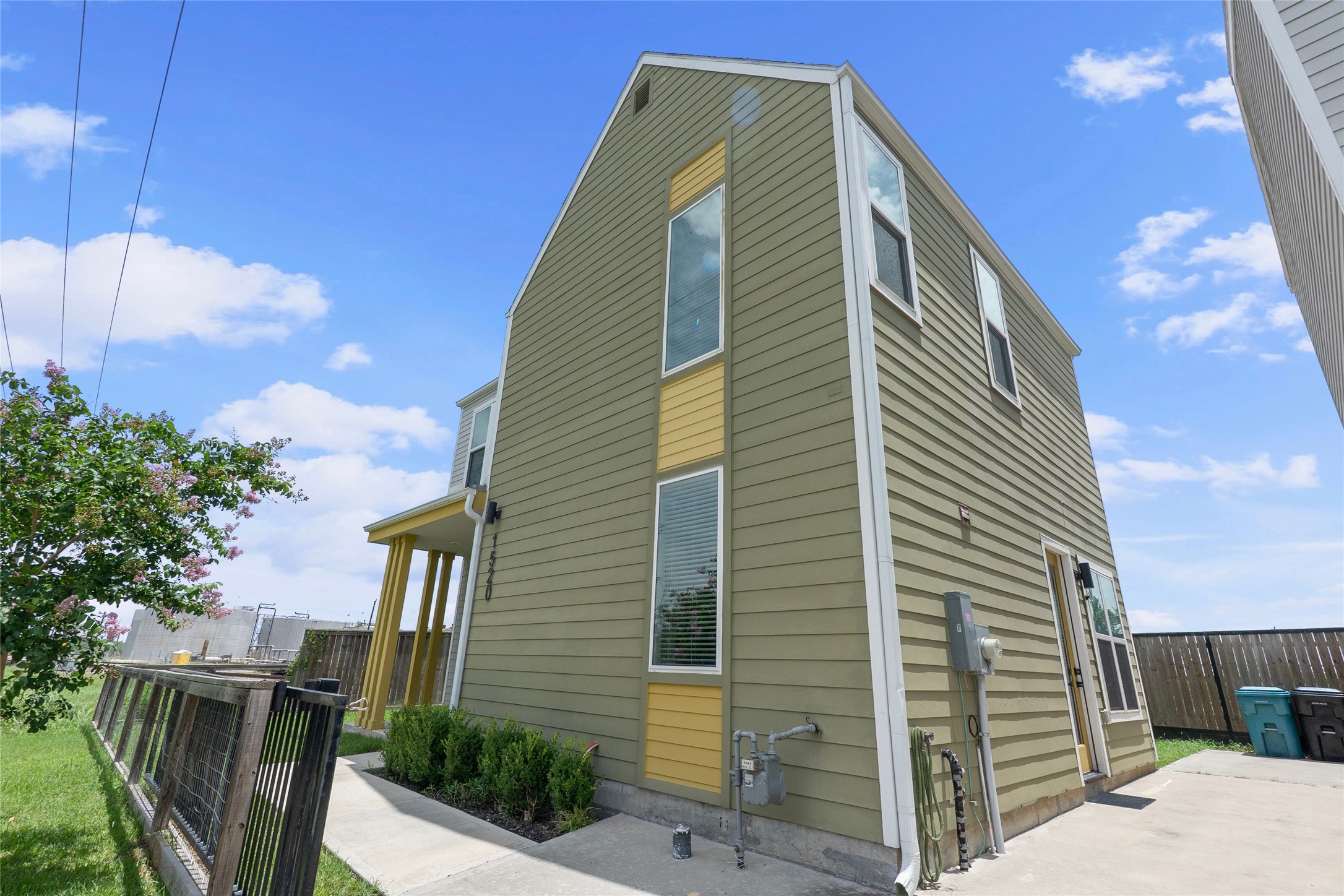 1520 E Hedrick Street Houston TX 77011