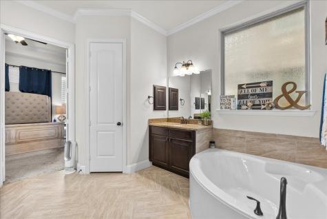 1636 Longwood Glen Lane Friendswood TX 77546