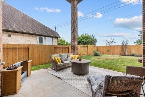 1636 Longwood Glen Lane Friendswood TX 77546