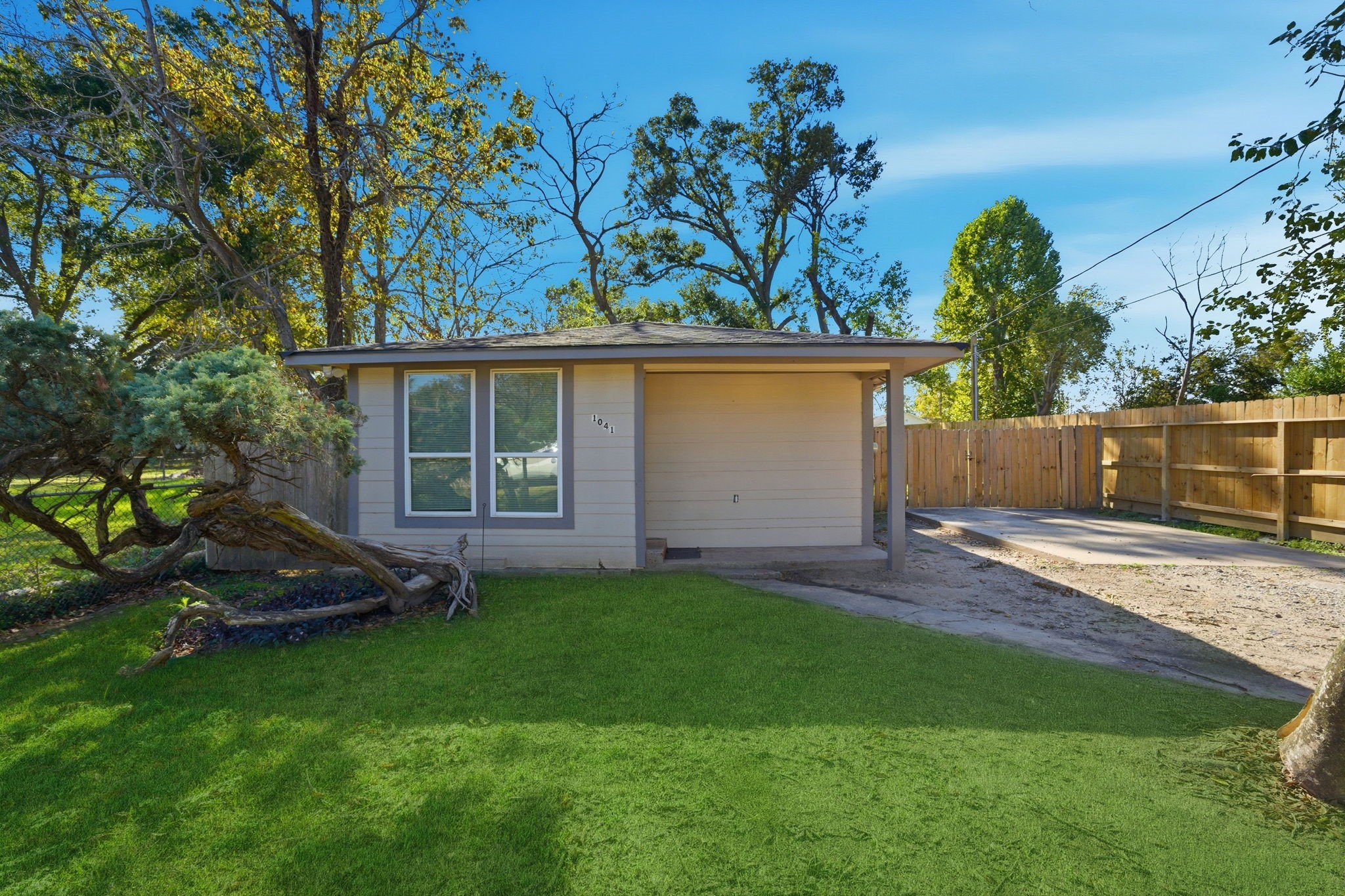 1041 Dolly Wright Street Houston TX 77088