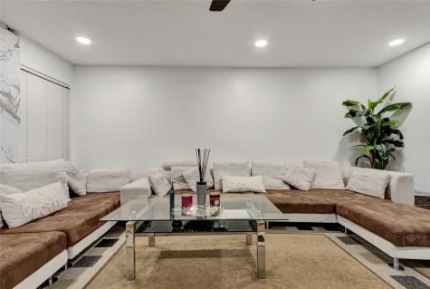 5807 Beverlyhill Street 22 Houston TX 77057