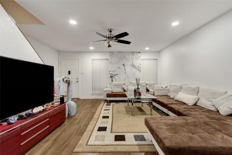 5807 Beverlyhill Street 22 Houston TX 77057