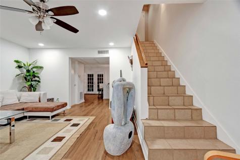 5807 Beverlyhill Street 22 Houston TX 77057