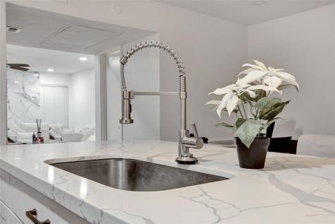5807 Beverlyhill Street 22 Houston TX 77057