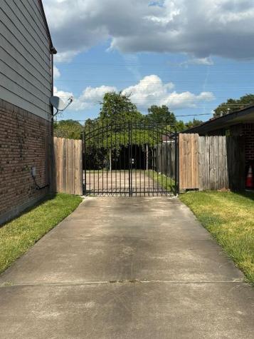 7307 S Gessner Road Houston TX 77036