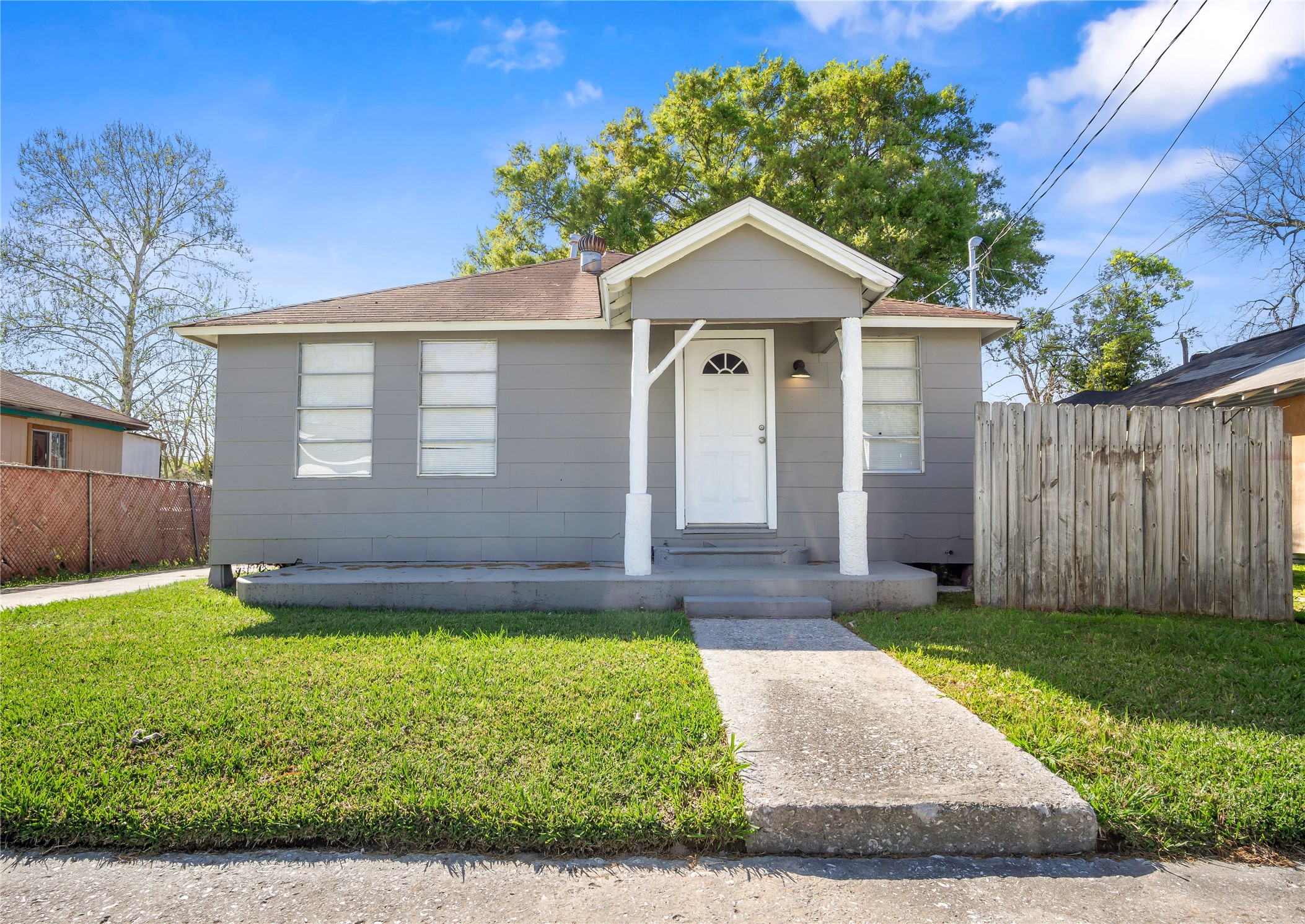 1013 N 2nd Street Baytown TX 77520