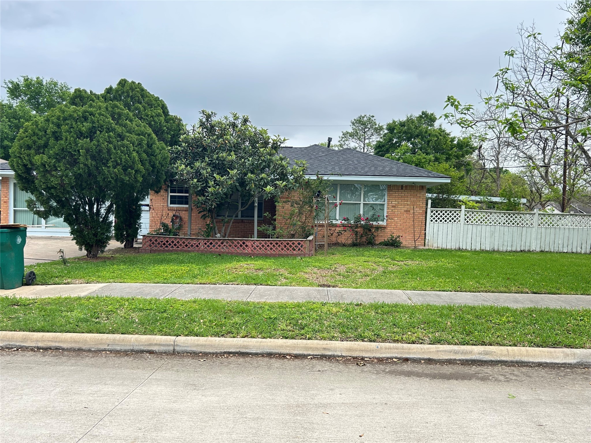 2111 Helen Street Pasadena TX 77502