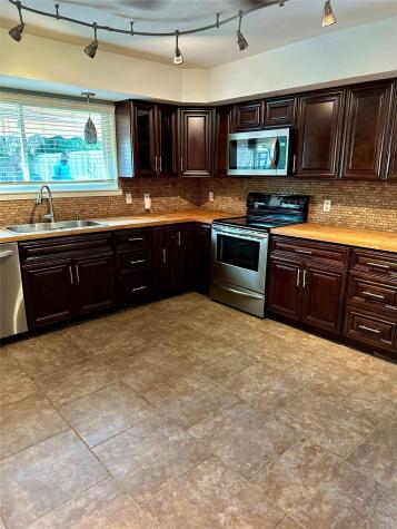 305 Stonewall Drive League City TX 77573