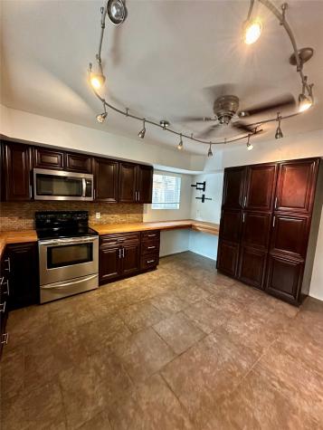 305 Stonewall Drive League City TX 77573