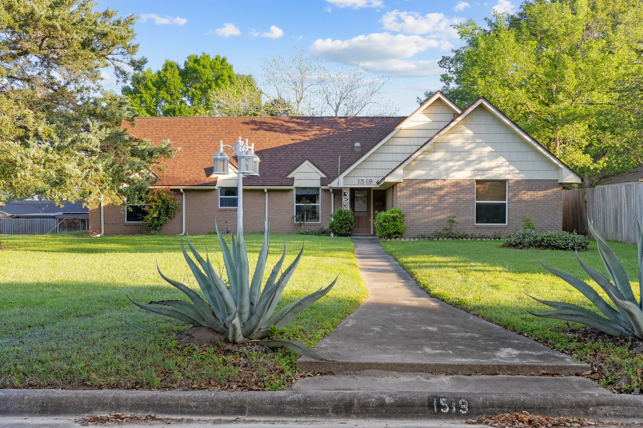 1519 Everitt Street Navasota TX 77868