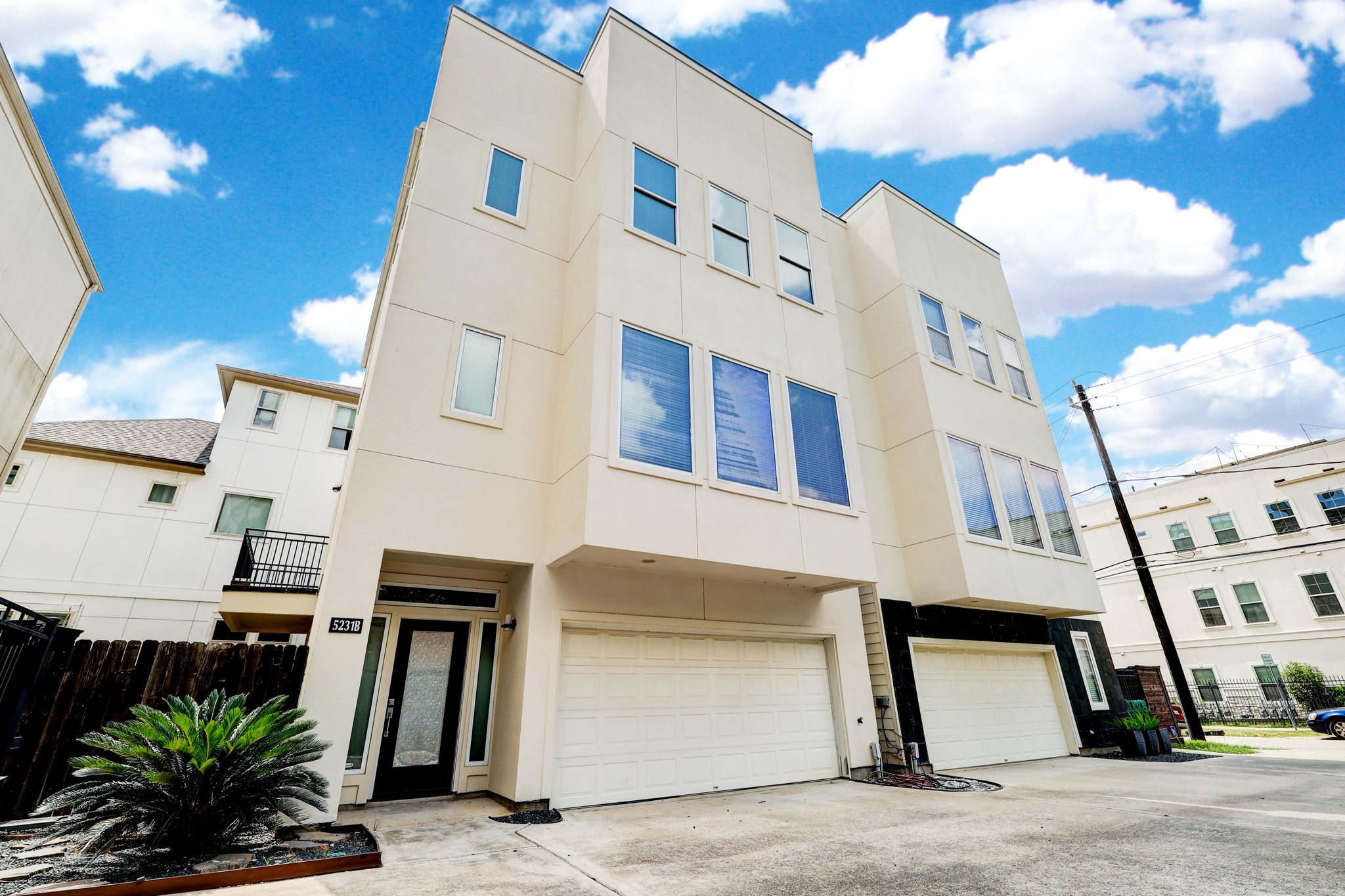 5231 Kiam Street B Houston TX 77007