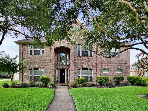 501 Falcon Lake Drive Friendswood TX 77546