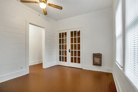 1516 18th Street Huntsville TX 77340