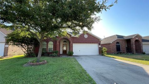 8631 W Highlands Crossing Highlands TX 77562