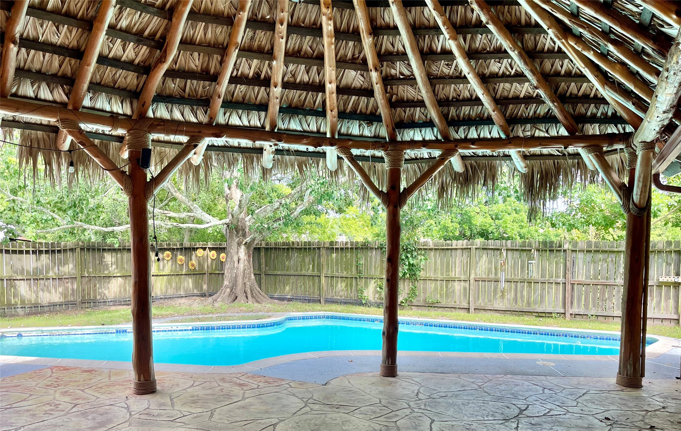 212 E Castle Harbour Drive Friendswood TX 77546