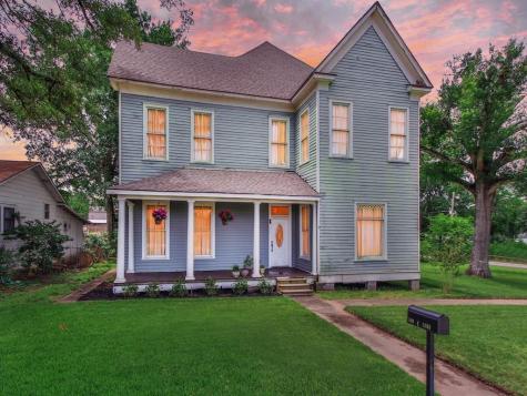 509 E Luhn Street Bellville TX 77418