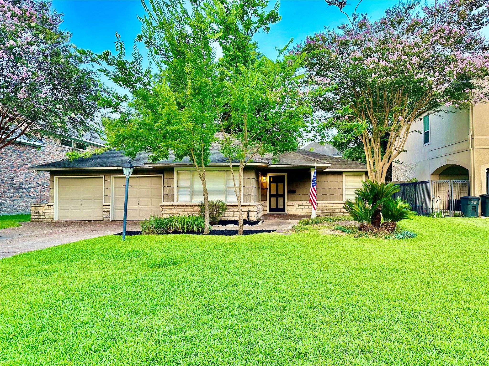 812 Anderson Street Bellaire TX 77401