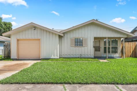 2733 Stanford Street Pasadena TX 77502