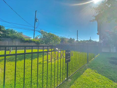 418 Yale Oaks Lane Houston TX 77091