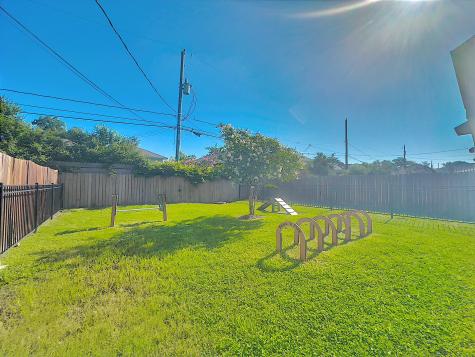 418 Yale Oaks Lane Houston TX 77091