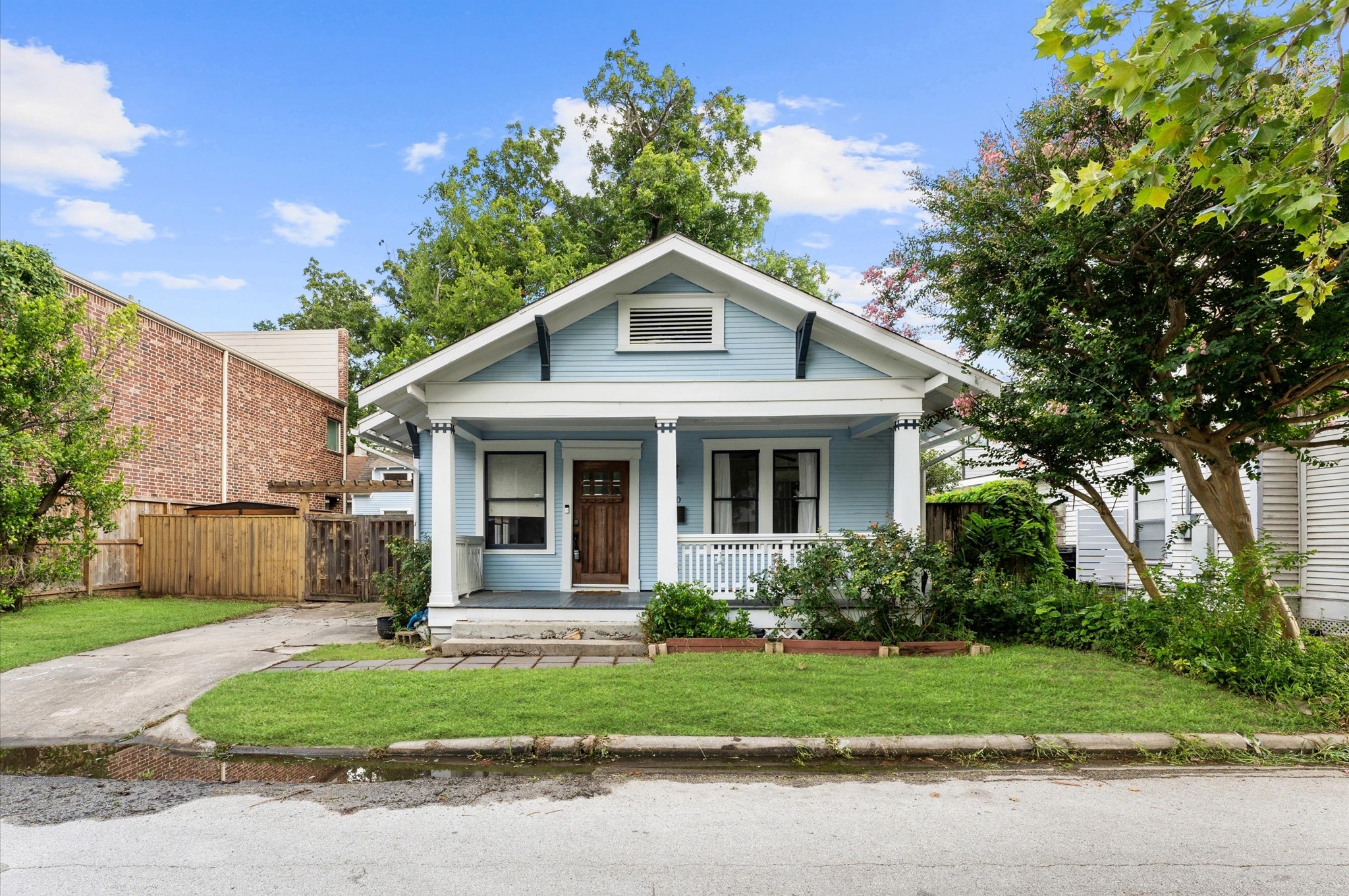 1610 Sage Street Houston TX 77009