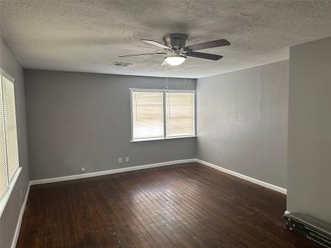 624 13th Avenue N Texas City TX 77590