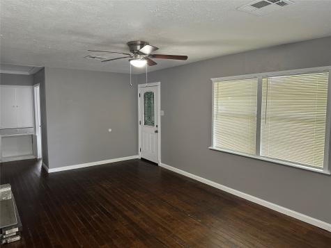 624 13th Avenue N Texas City TX 77590