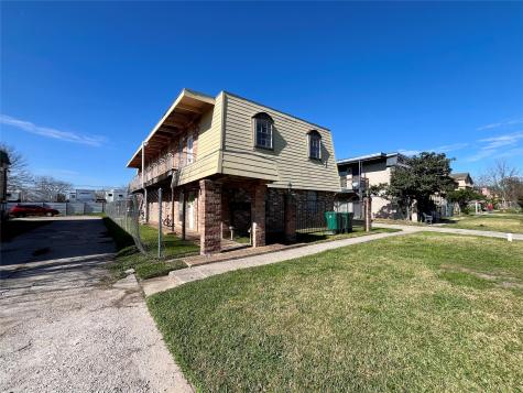 1042 W Village Court C Pasadena TX 77506