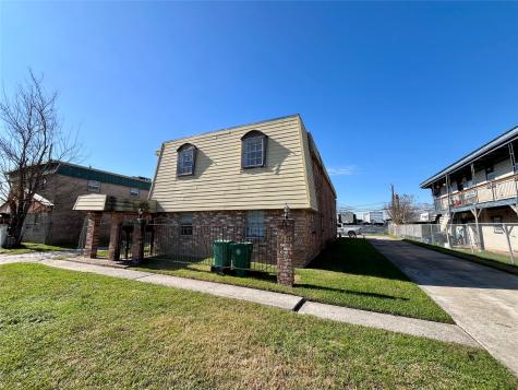 1042 W Village Court C Pasadena TX 77506