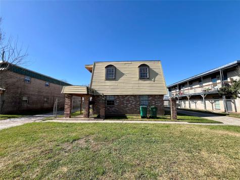 1042 W Village Court C Pasadena TX 77506