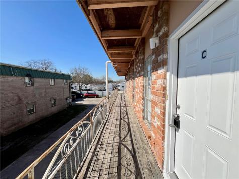 1042 W Village Court C Pasadena TX 77506