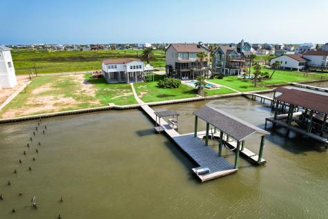 9814 Airways Lane Galveston TX 77554