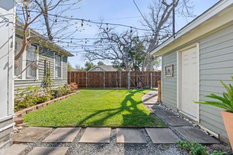 1002 W Cottage Street Houston TX 77009