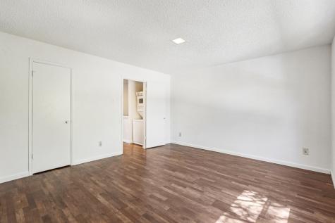 7700 Creekbend Drive 70 Houston TX 77071
