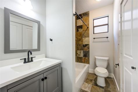 1121 W 17th Street B Houston TX 77008